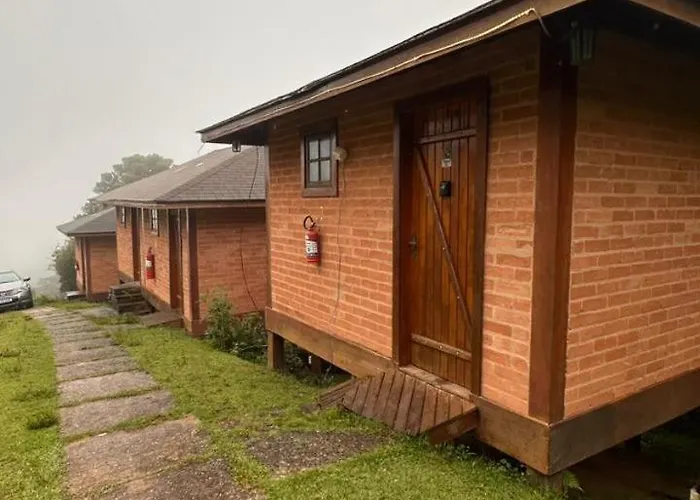 Cabanas Mountain nas montanhas de campos do jordão